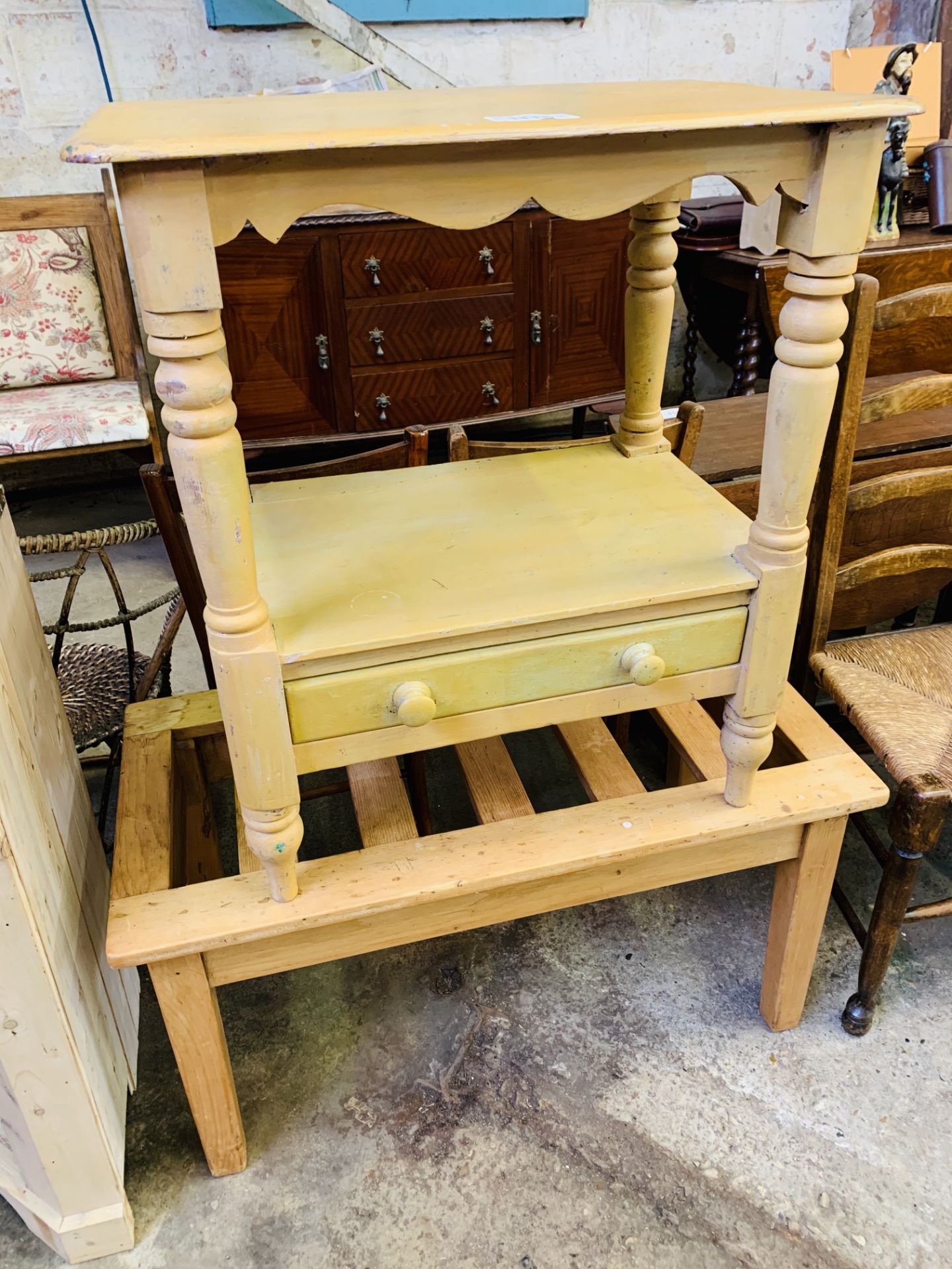 Painted pine small wash stand and slatted top low table - Image 2 of 3