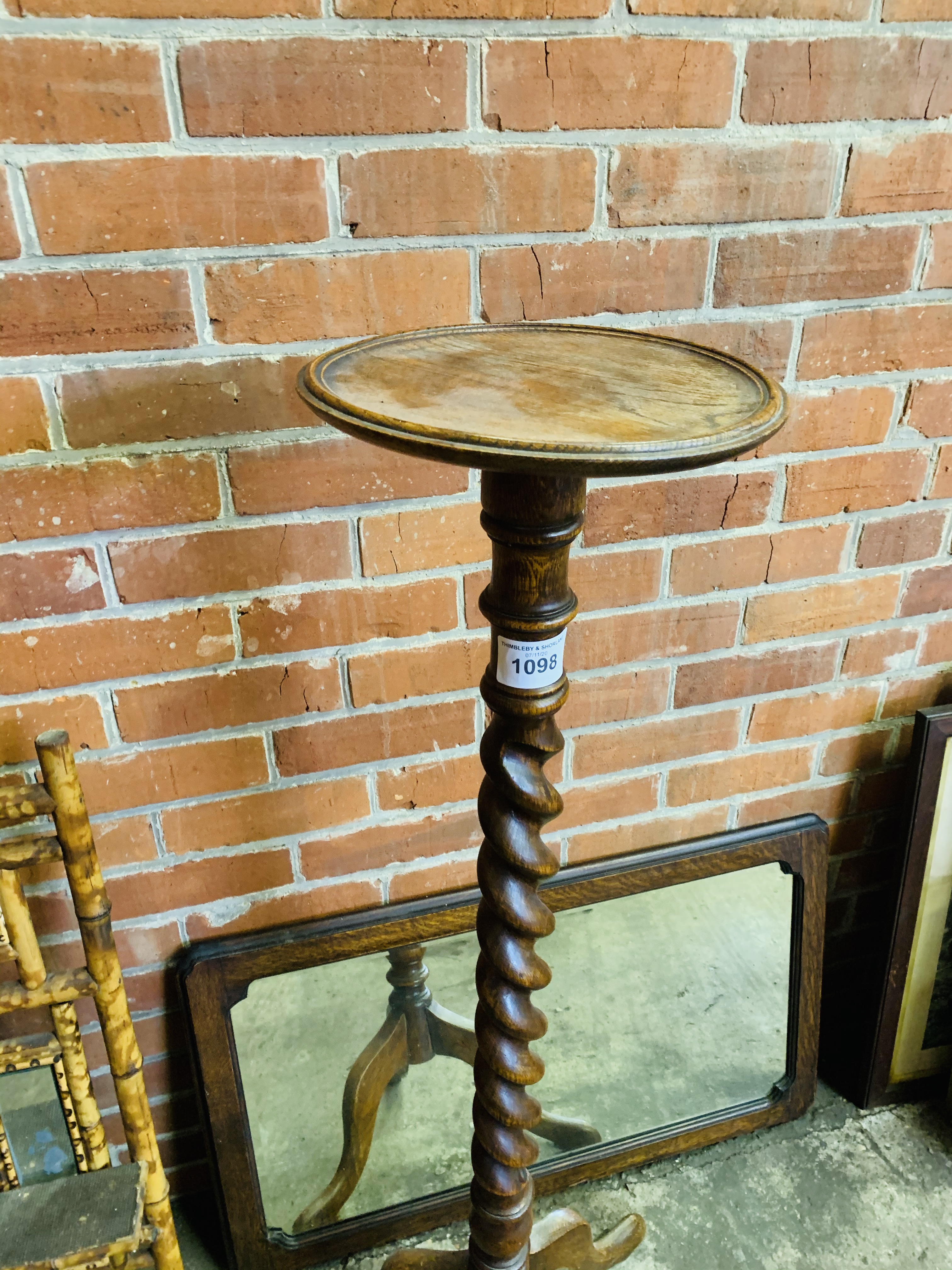 Barley twist oak and mahogany pot stand. - Image 3 of 3