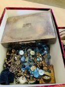 Quantity of costume jewellery