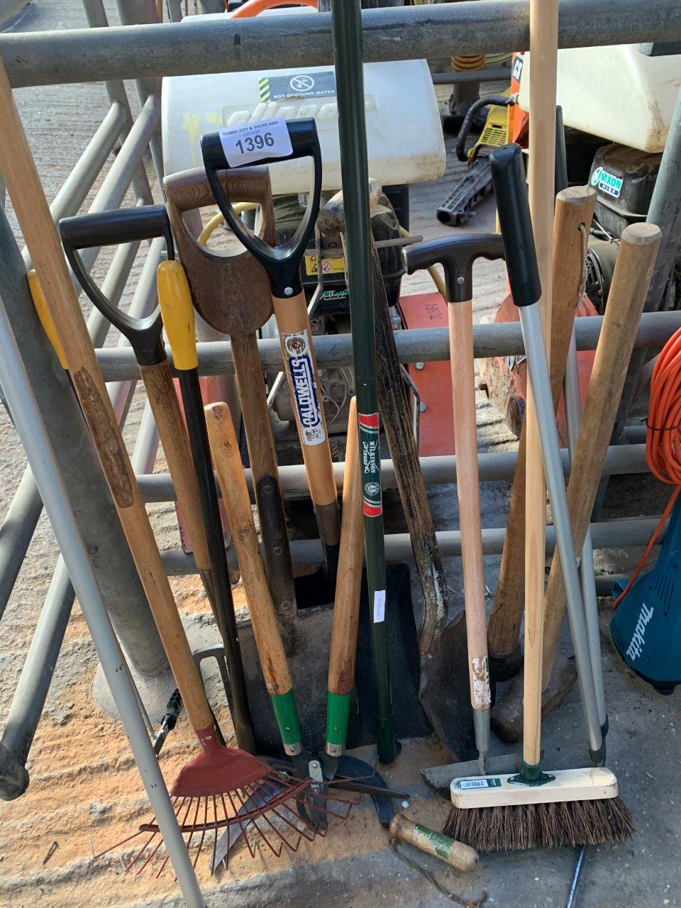 Quantity of various garden tools.