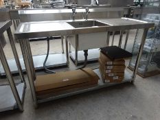 Centre bowl double drainer sink