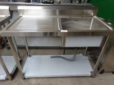 Single bowl single drainer sink