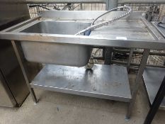 Single bowl single drainer sink