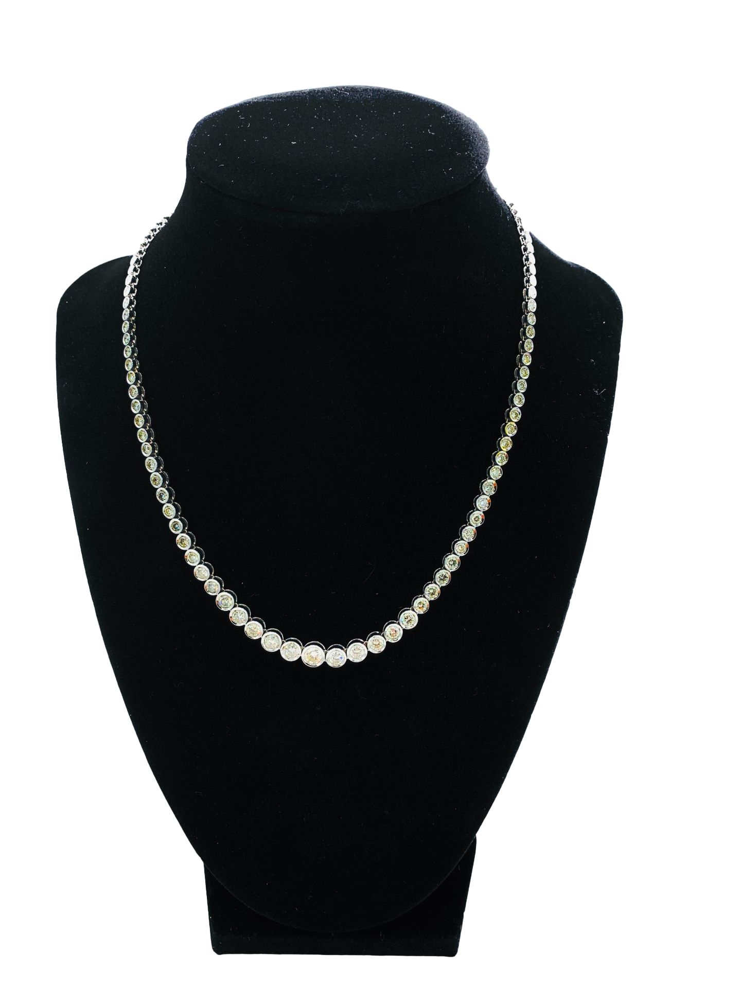 18ct white gold diamond necklace. - Image 3 of 5