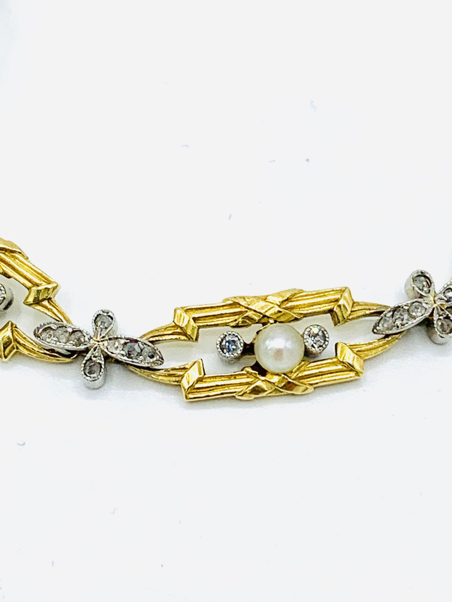 18ct gold pearl and diamond bracelet. - Image 5 of 6