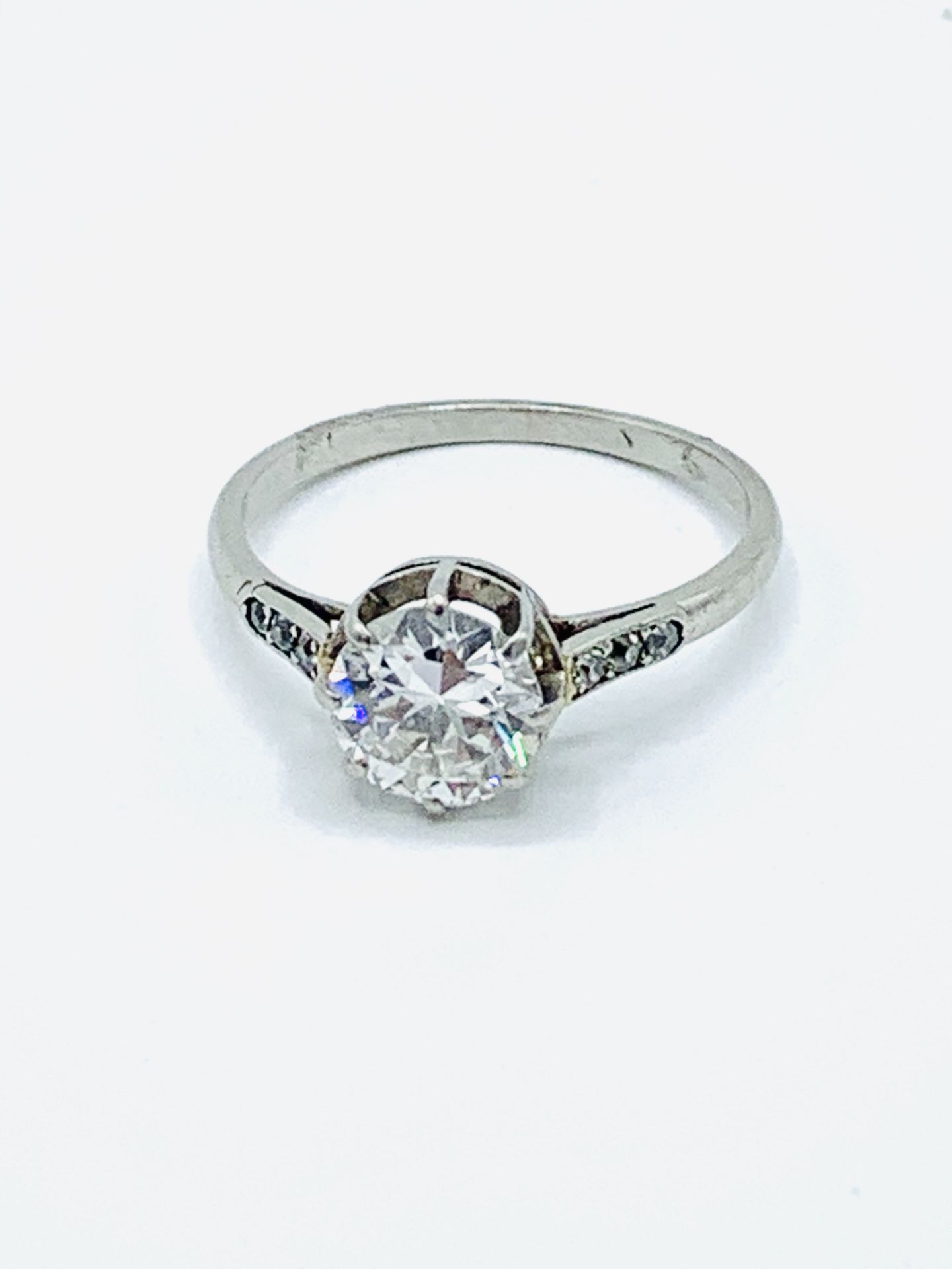18ct white gold diamond solitaire ring with diamonds to shoulder. - Image 6 of 8