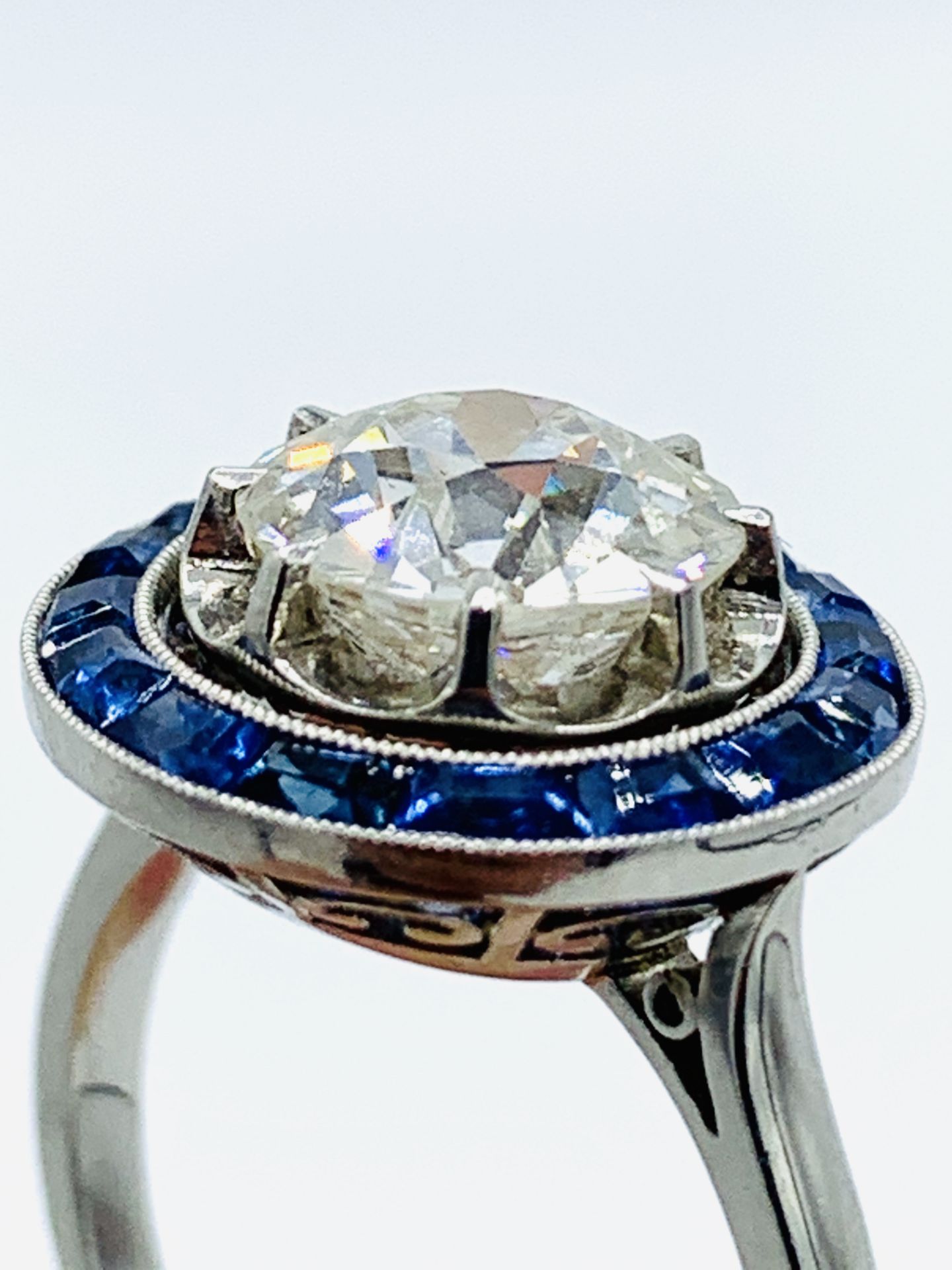 18ct white gold diamond and sapphire target ring. - Image 3 of 7