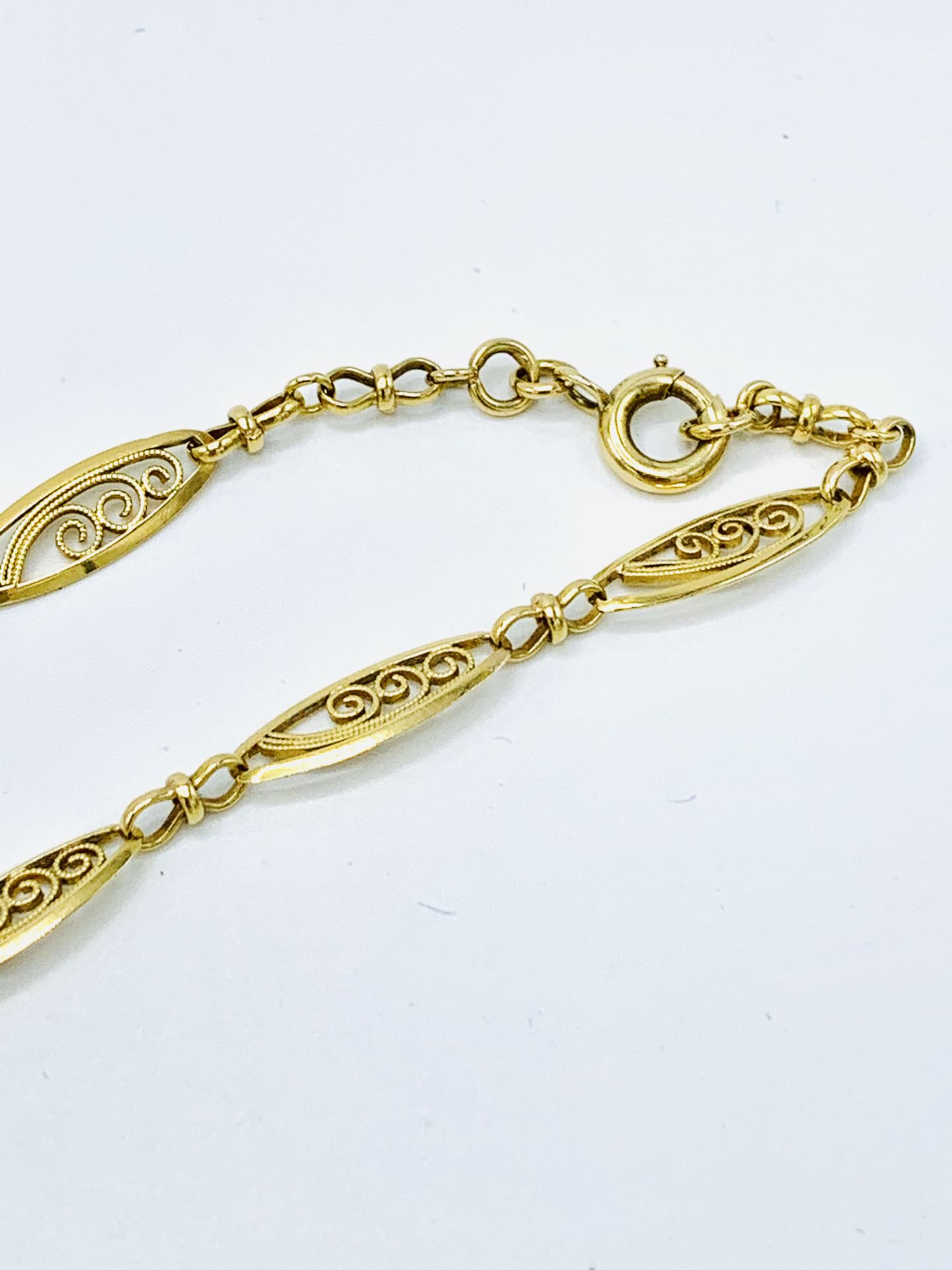 Gold filigree necklace. - Image 4 of 5