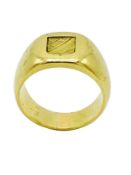 18ct gold signet ring.