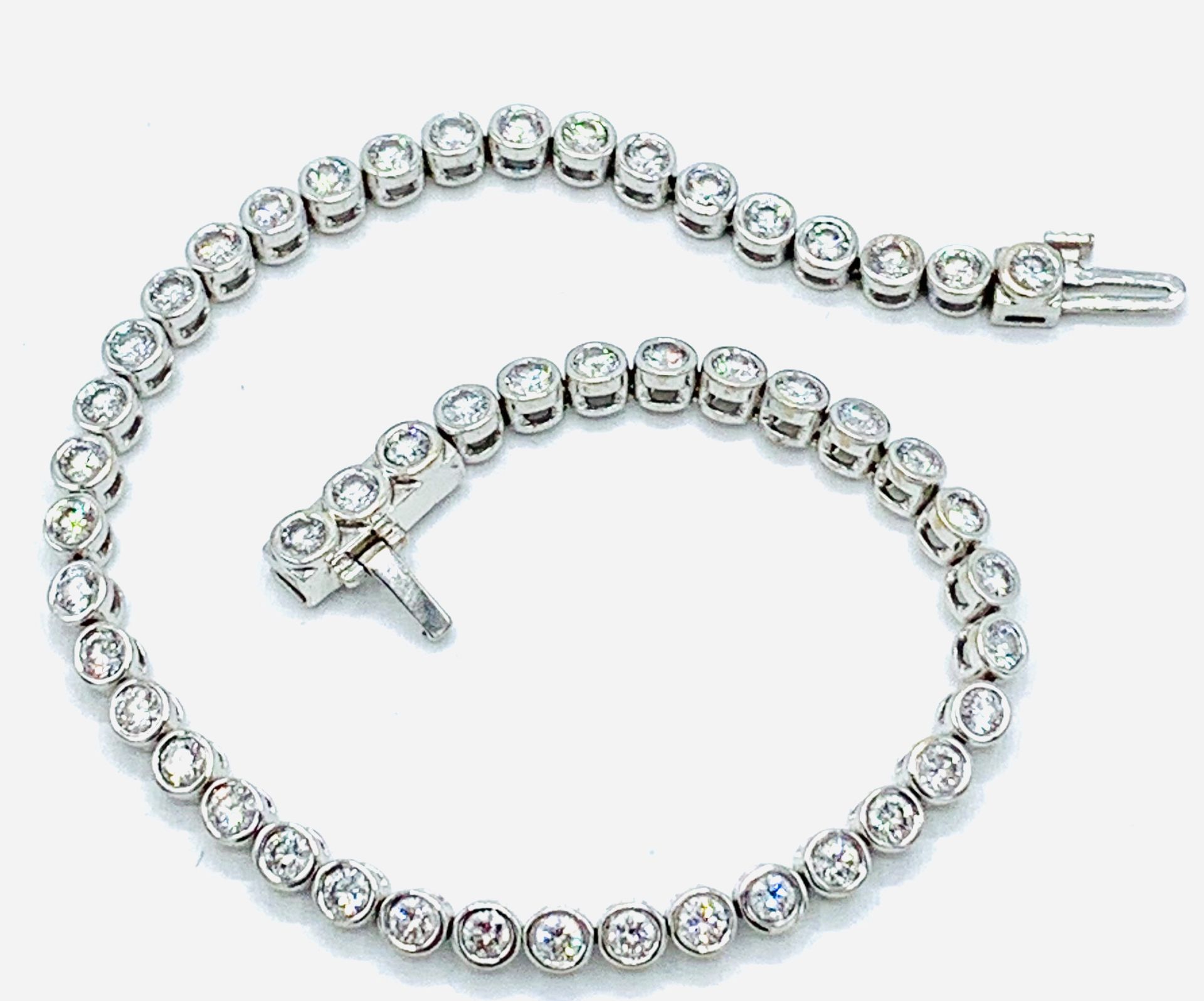 18ct white gold and diamond tennis bracelet.