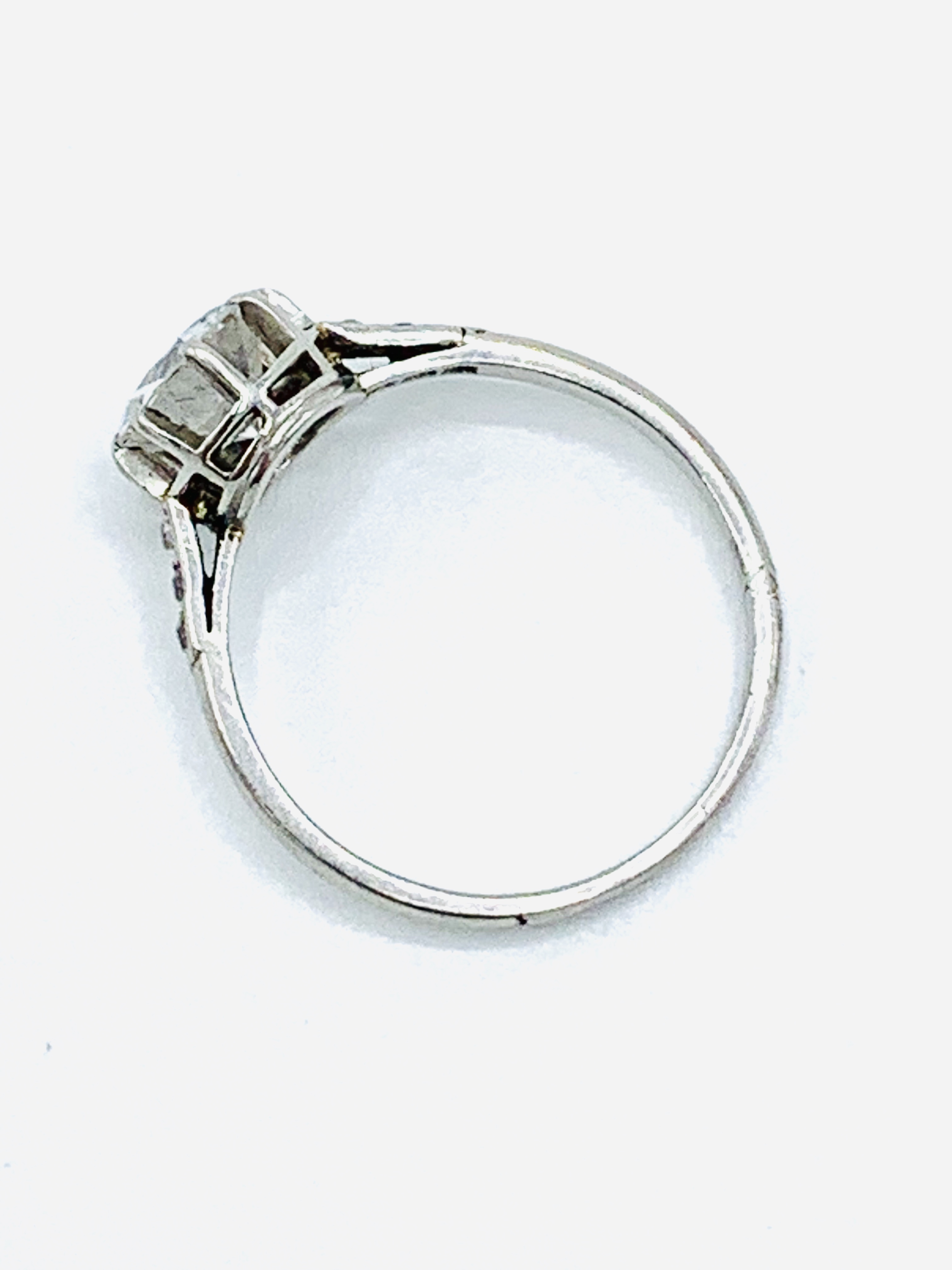 18ct white gold diamond solitaire ring with diamonds to shoulder. - Image 4 of 8