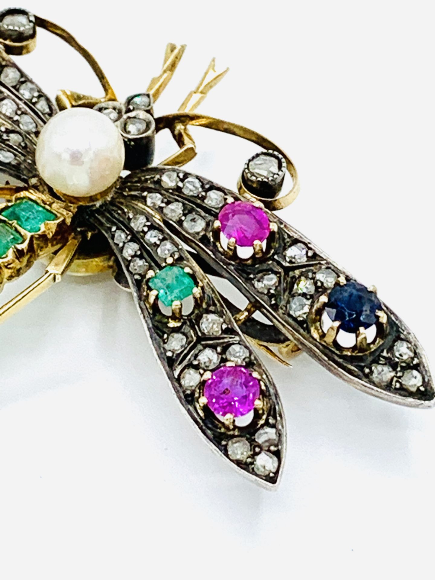 18ct gold jewel encrusted dragonfly brooch. - Image 3 of 5