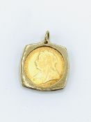 1896 gold sovereign in 9ct gold pendant surround.