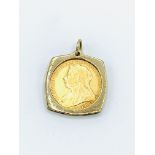 1896 gold sovereign in 9ct gold pendant surround.