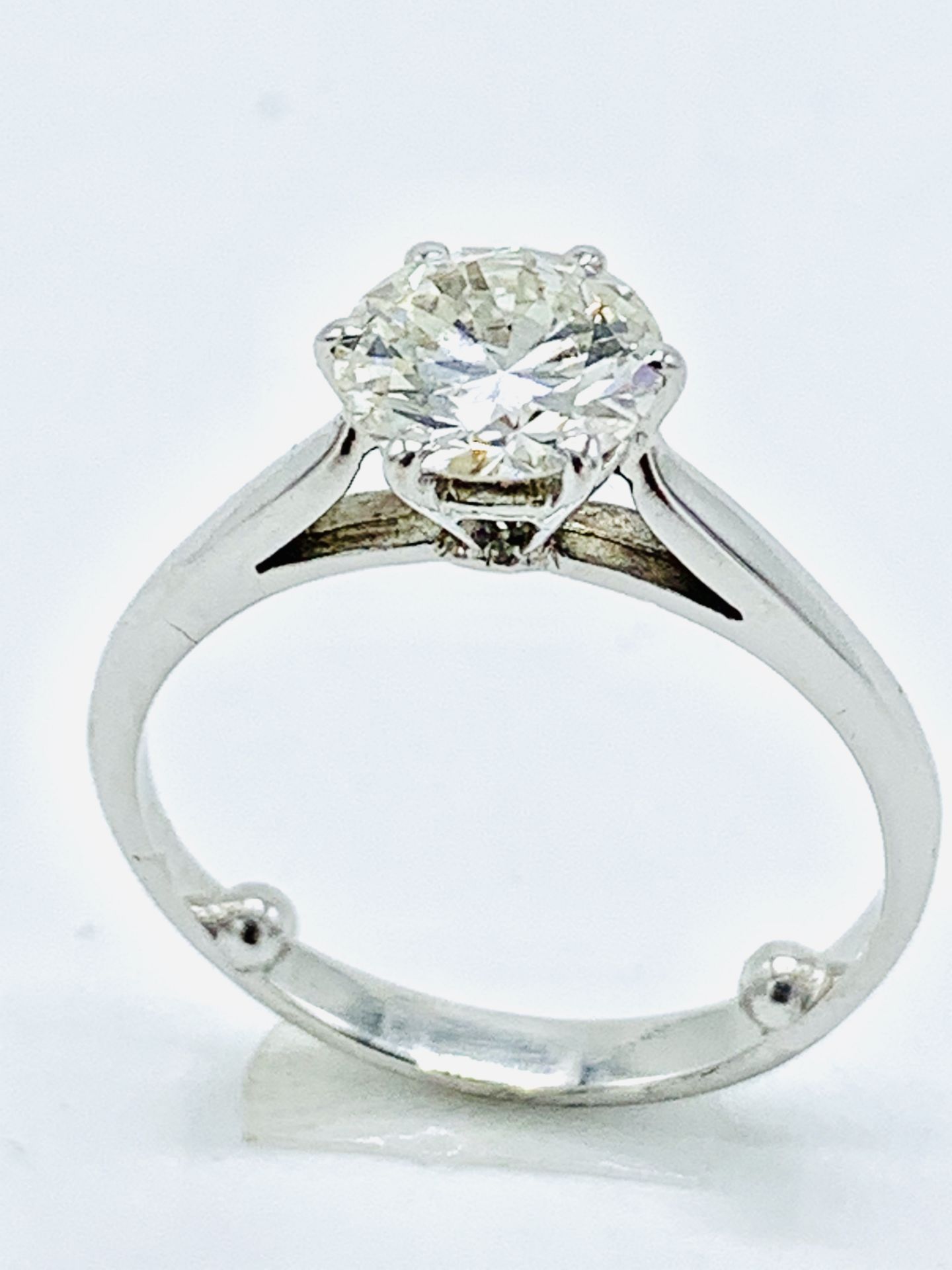 White gold diamond solitaire ring. - Image 3 of 9