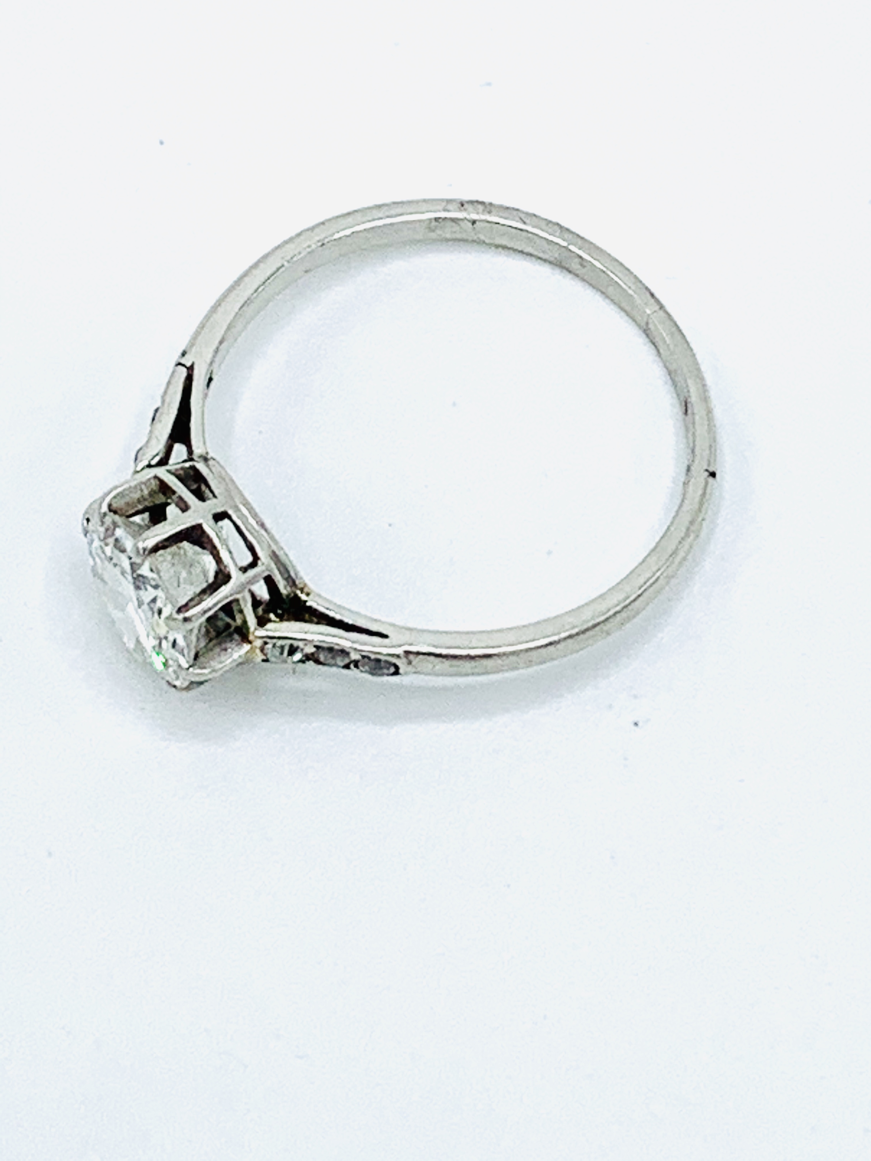 18ct white gold diamond solitaire ring with diamonds to shoulder. - Image 8 of 8