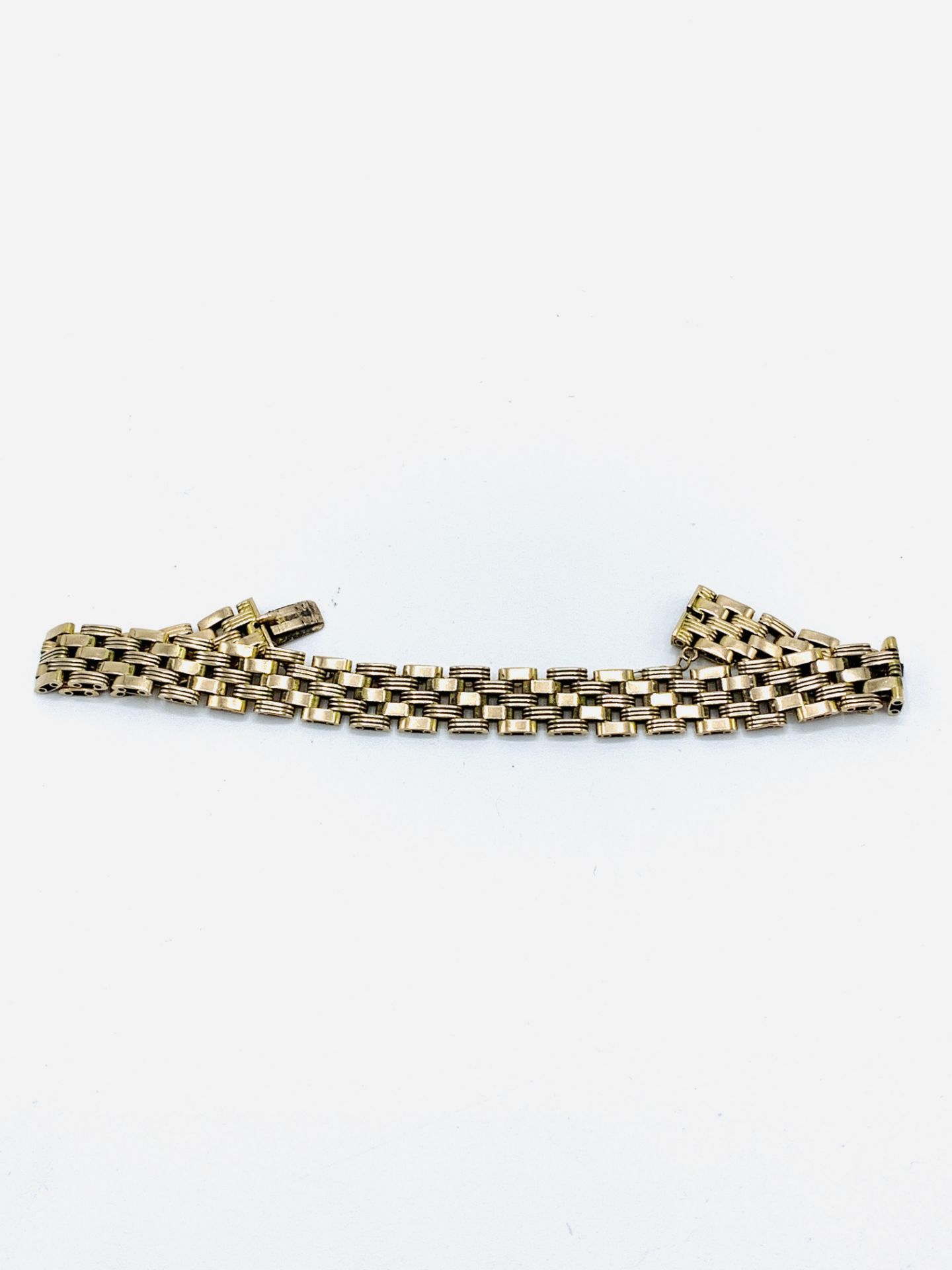 15ct gold gate bracelet. - Image 2 of 3