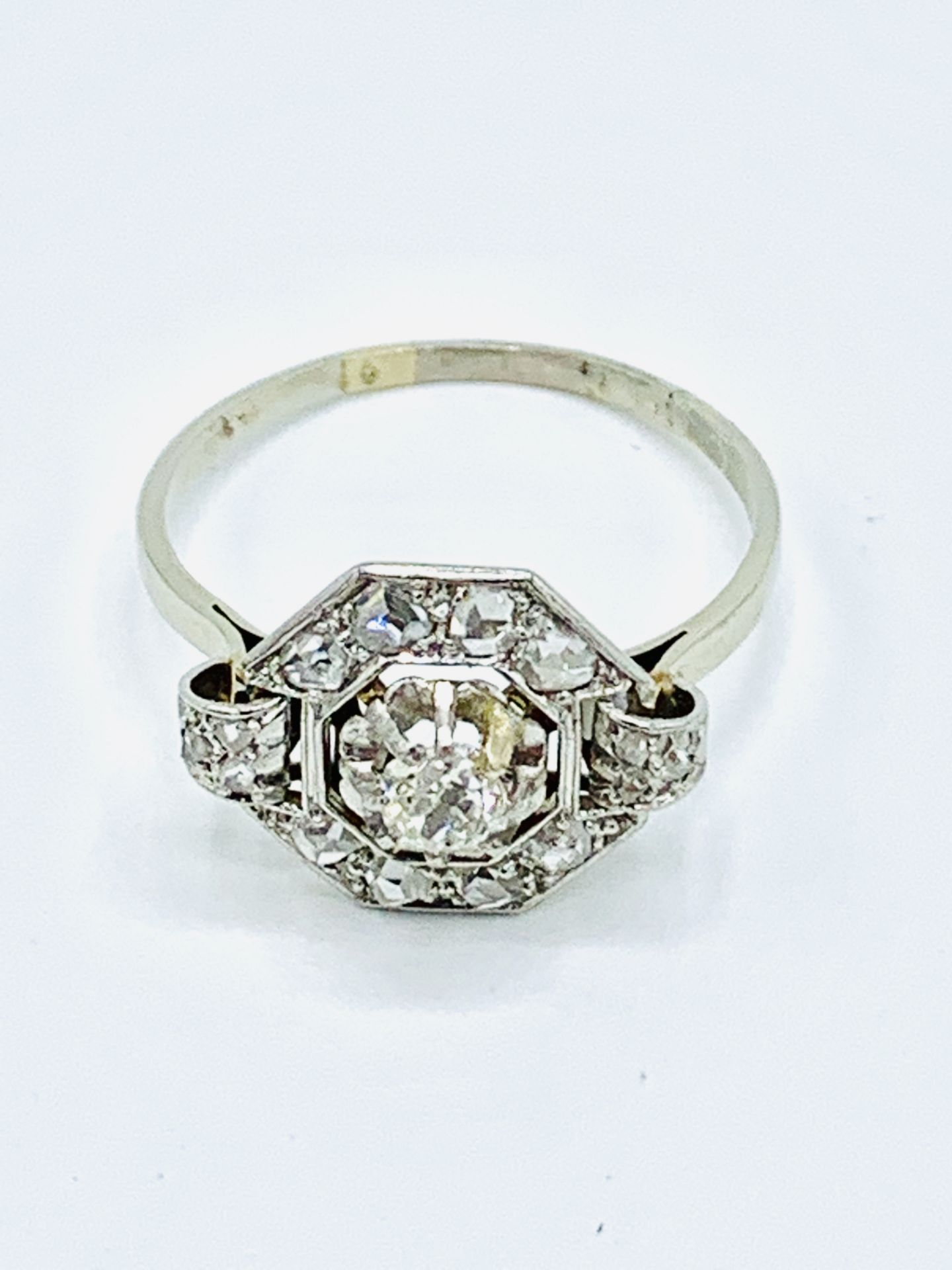 White gold diamond Art Deco ring. - Image 5 of 6