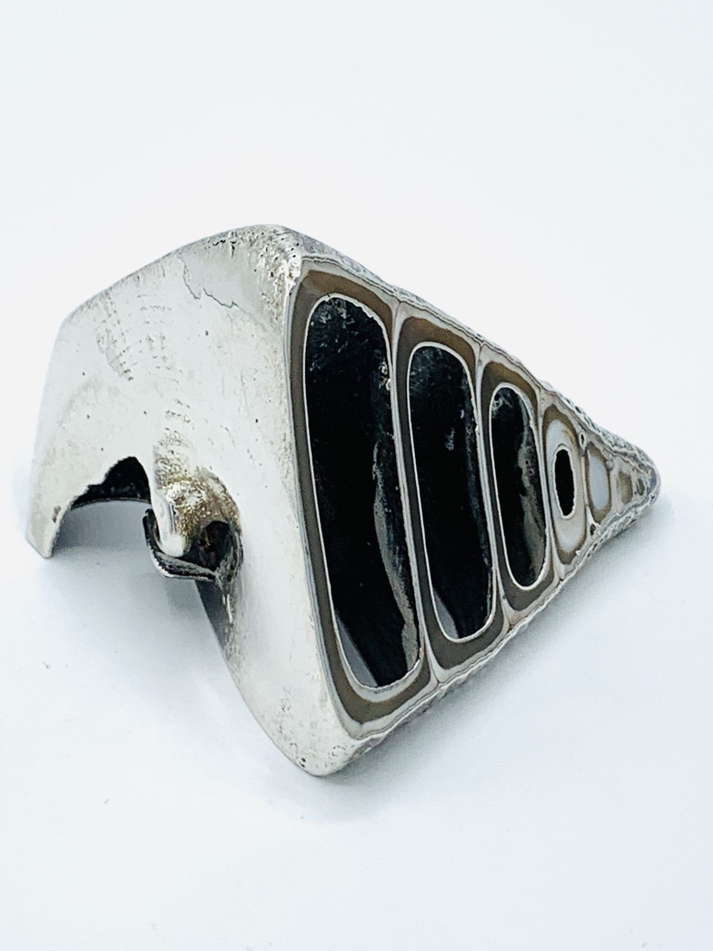 Ross Somerville Morgan shell sculpture/paperweight. - Image 2 of 3