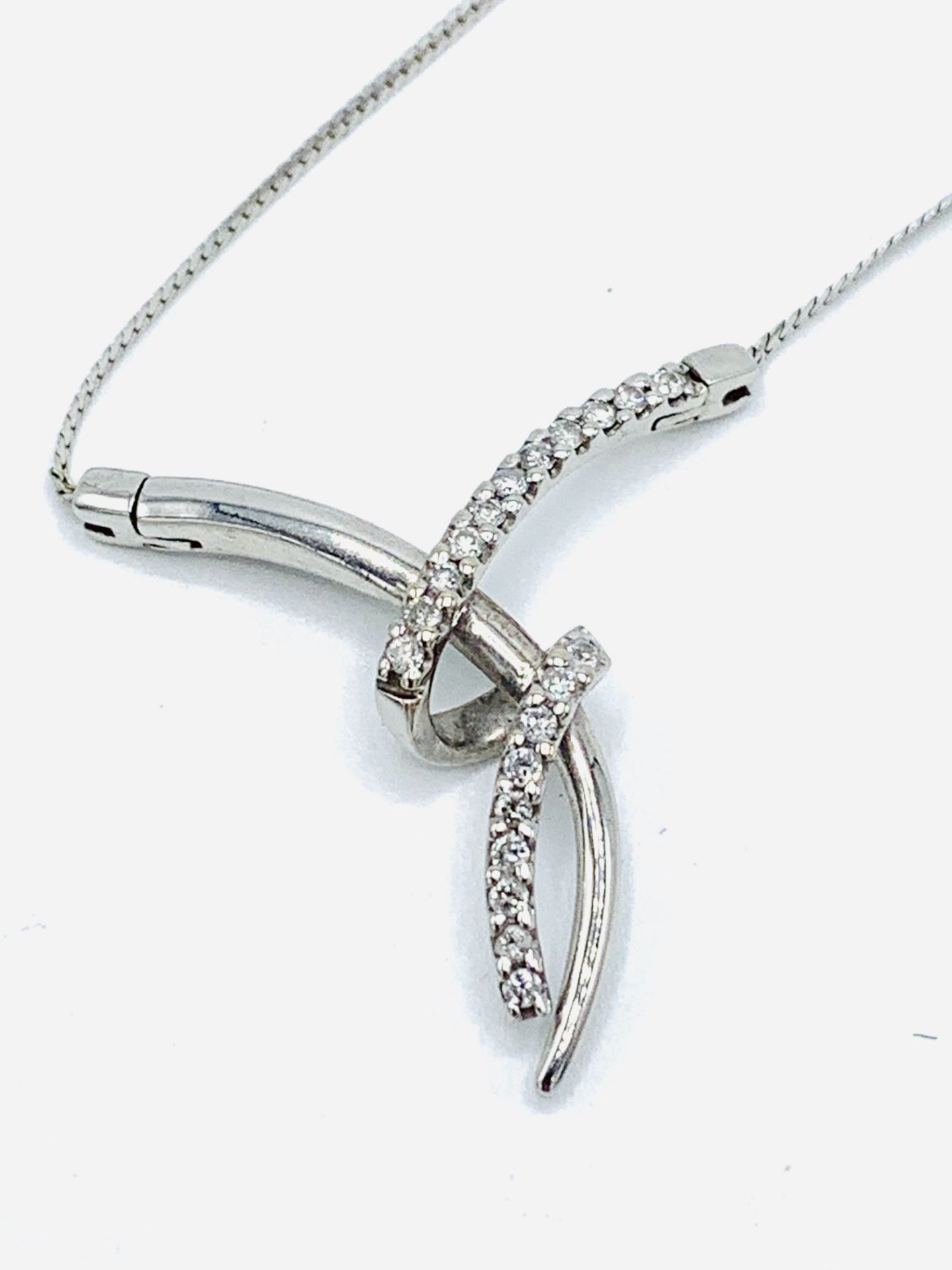 Contemporary white gold & diamond necklace. - Image 4 of 4