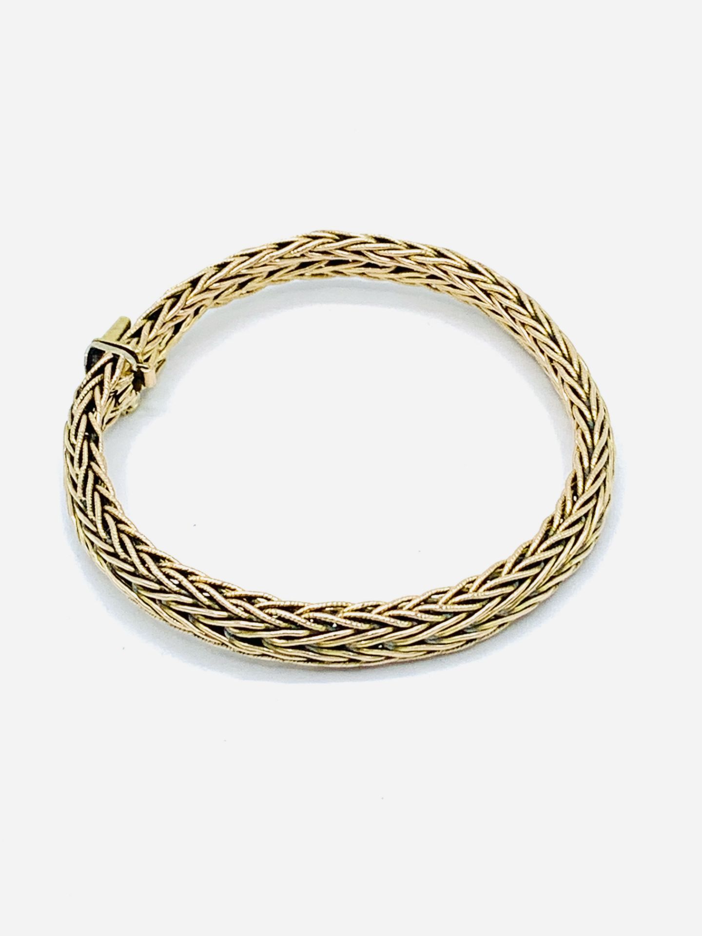 9ct gold woven wire bracelet. - Image 3 of 3