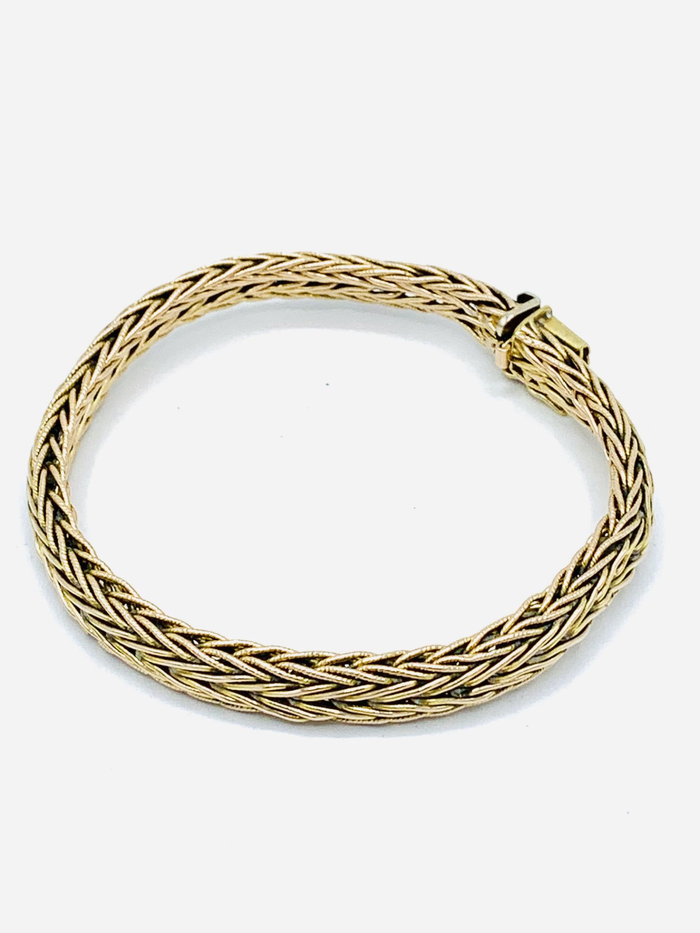 9ct gold woven wire bracelet. - Image 2 of 3