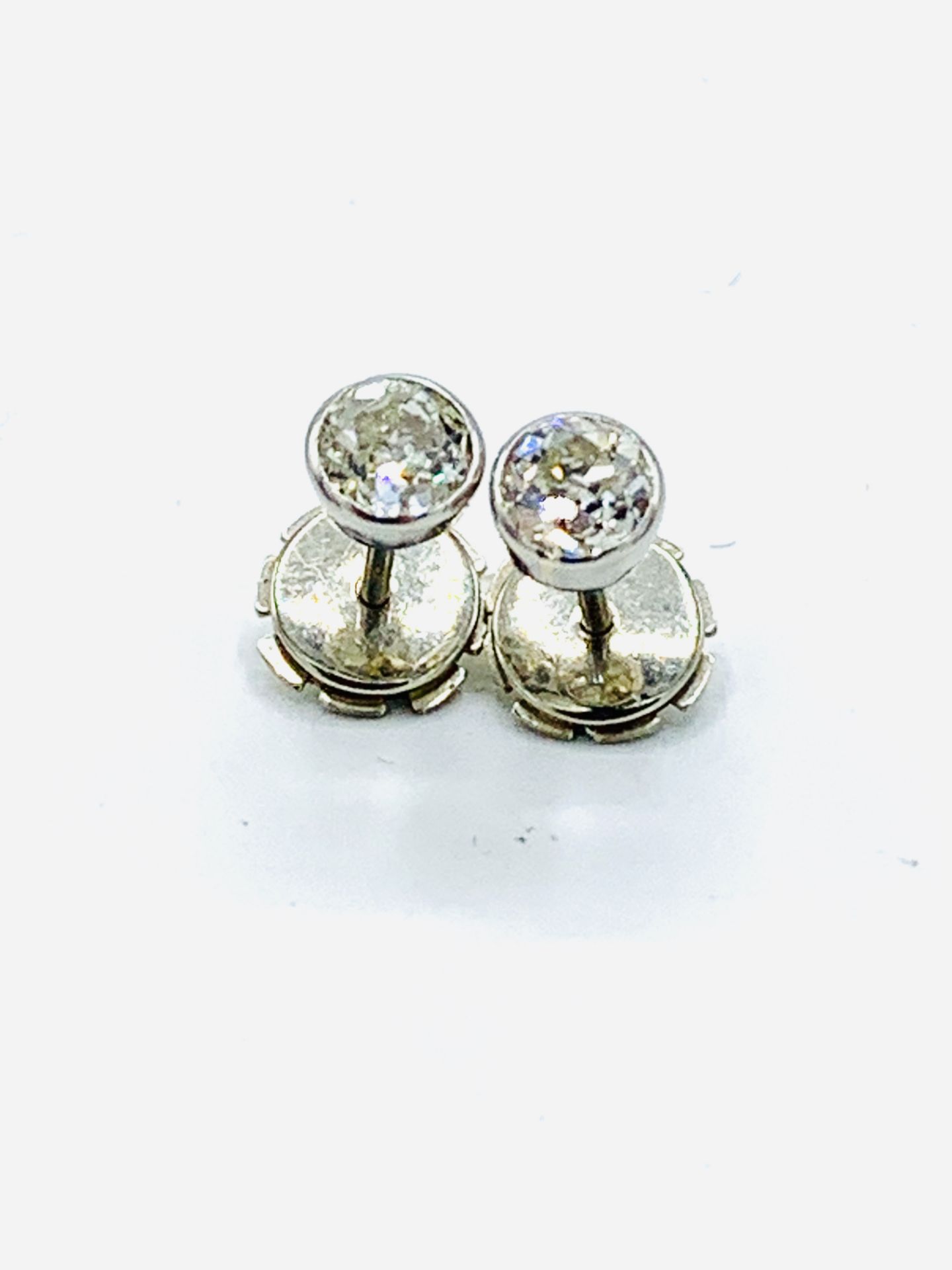 Diamond stud earrings. - Image 3 of 4