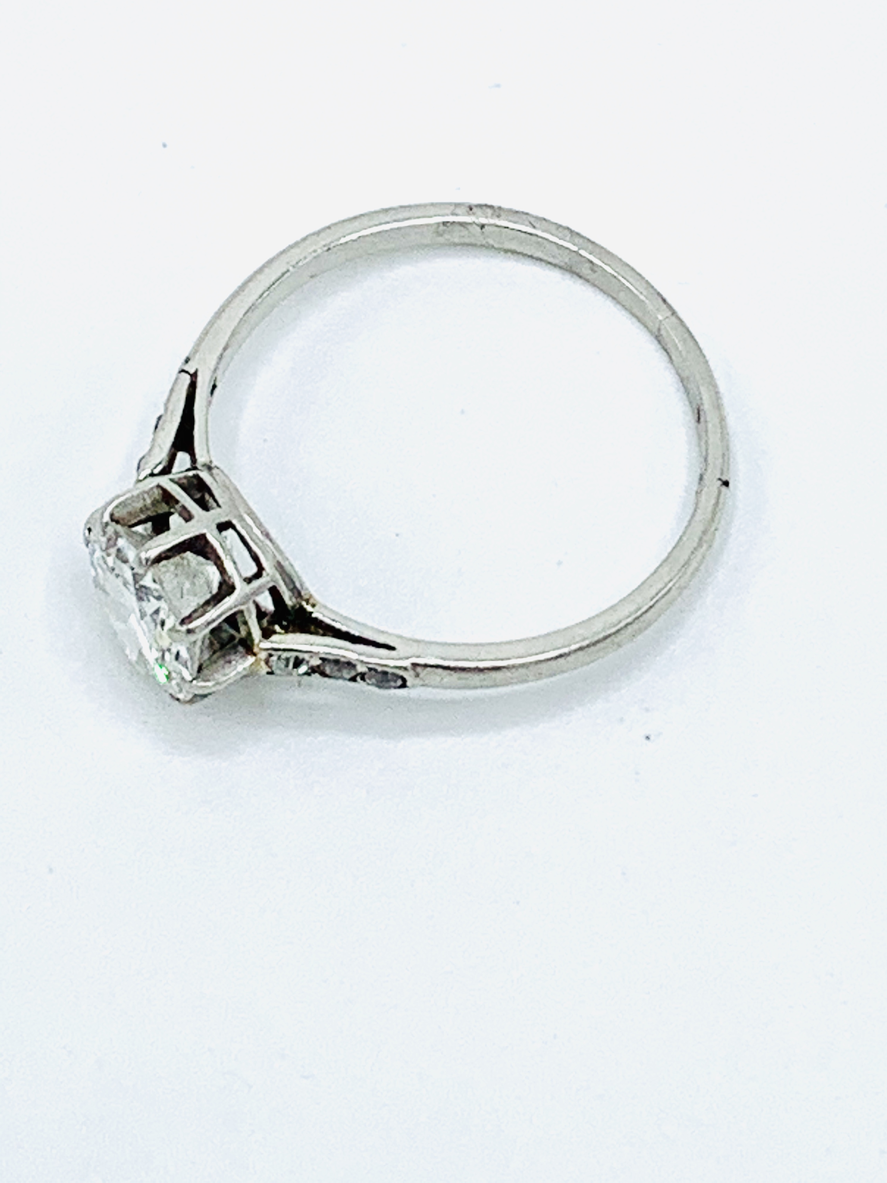 18ct white gold diamond solitaire ring with diamonds to shoulder. - Image 3 of 8
