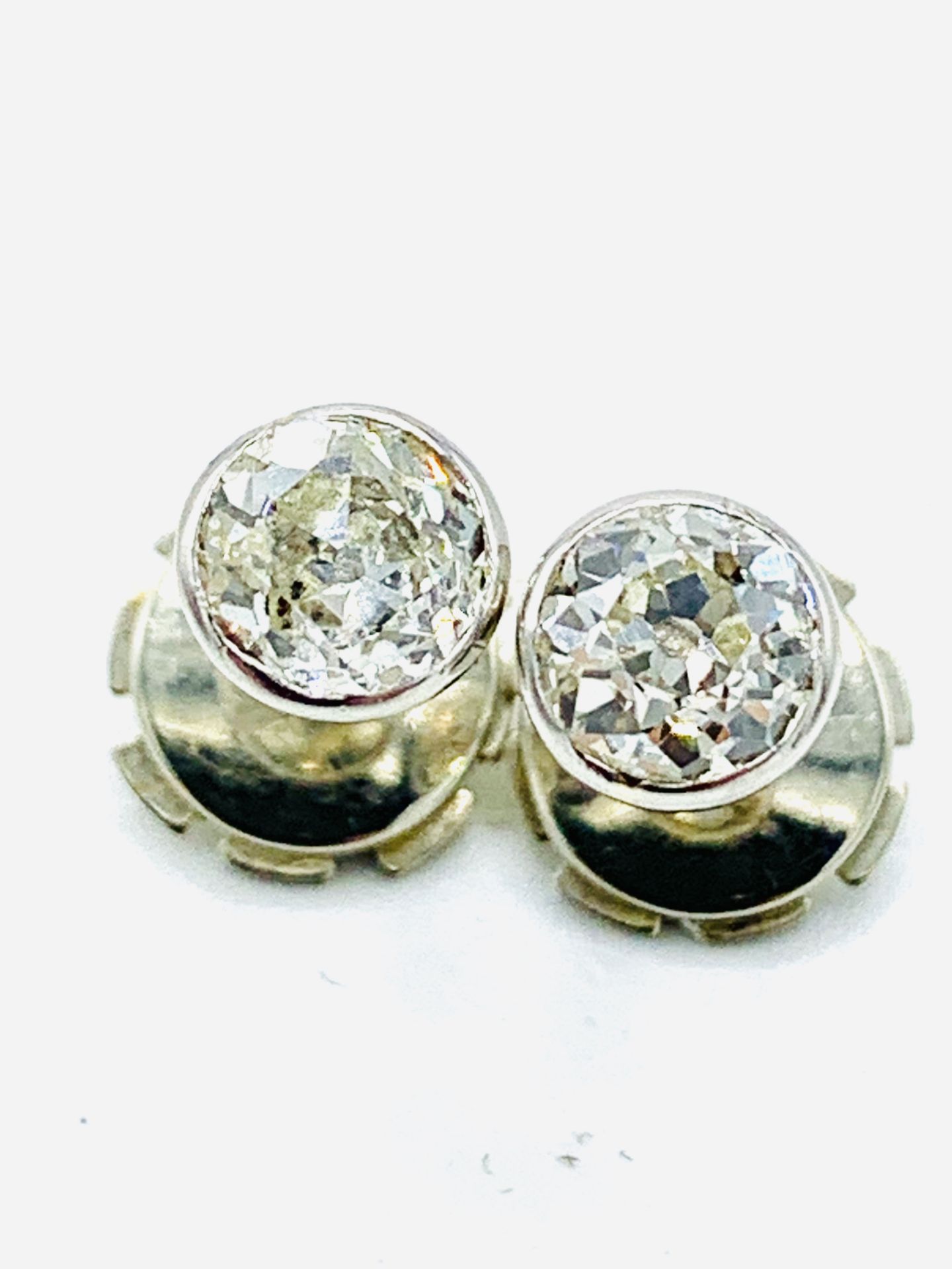 Diamond stud earrings. - Image 2 of 4