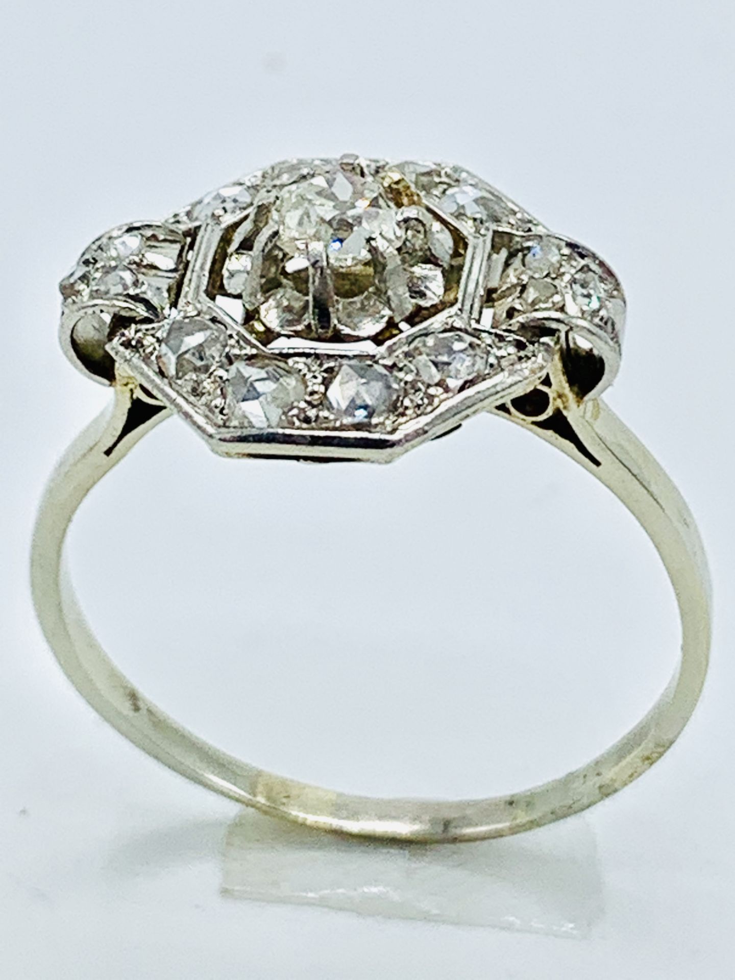 White gold diamond Art Deco ring. - Image 2 of 6