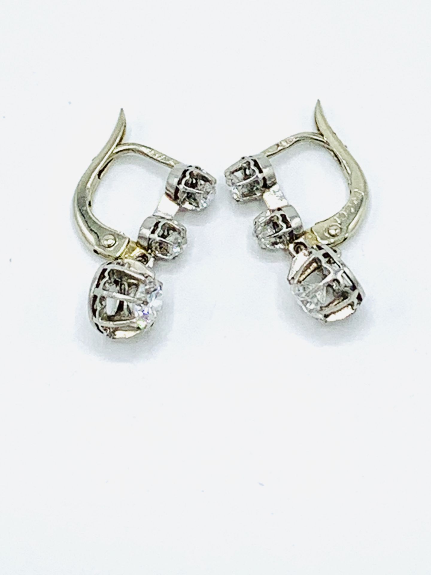 18ct gold three diamond drop earrings. - Image 2 of 2