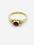 18ct gold and ruby ring, size T, weight 3.7gms.