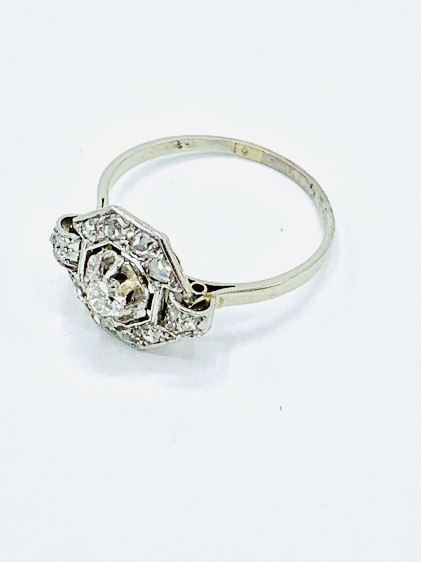 White gold diamond Art Deco ring. - Image 3 of 6