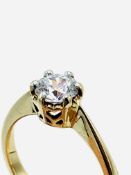 Clear zircon ring in 9ct gold.