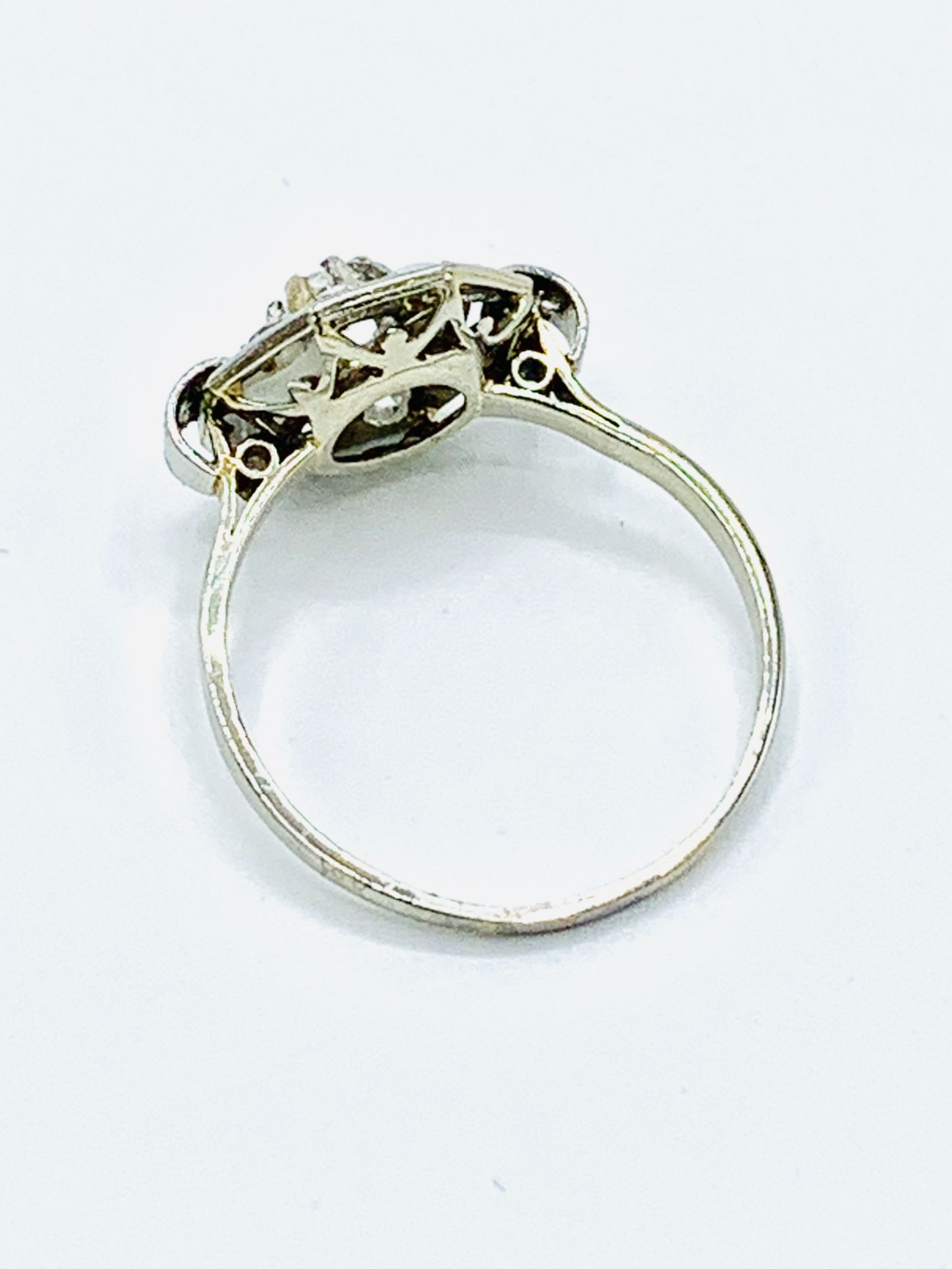 White gold diamond Art Deco ring. - Image 4 of 6