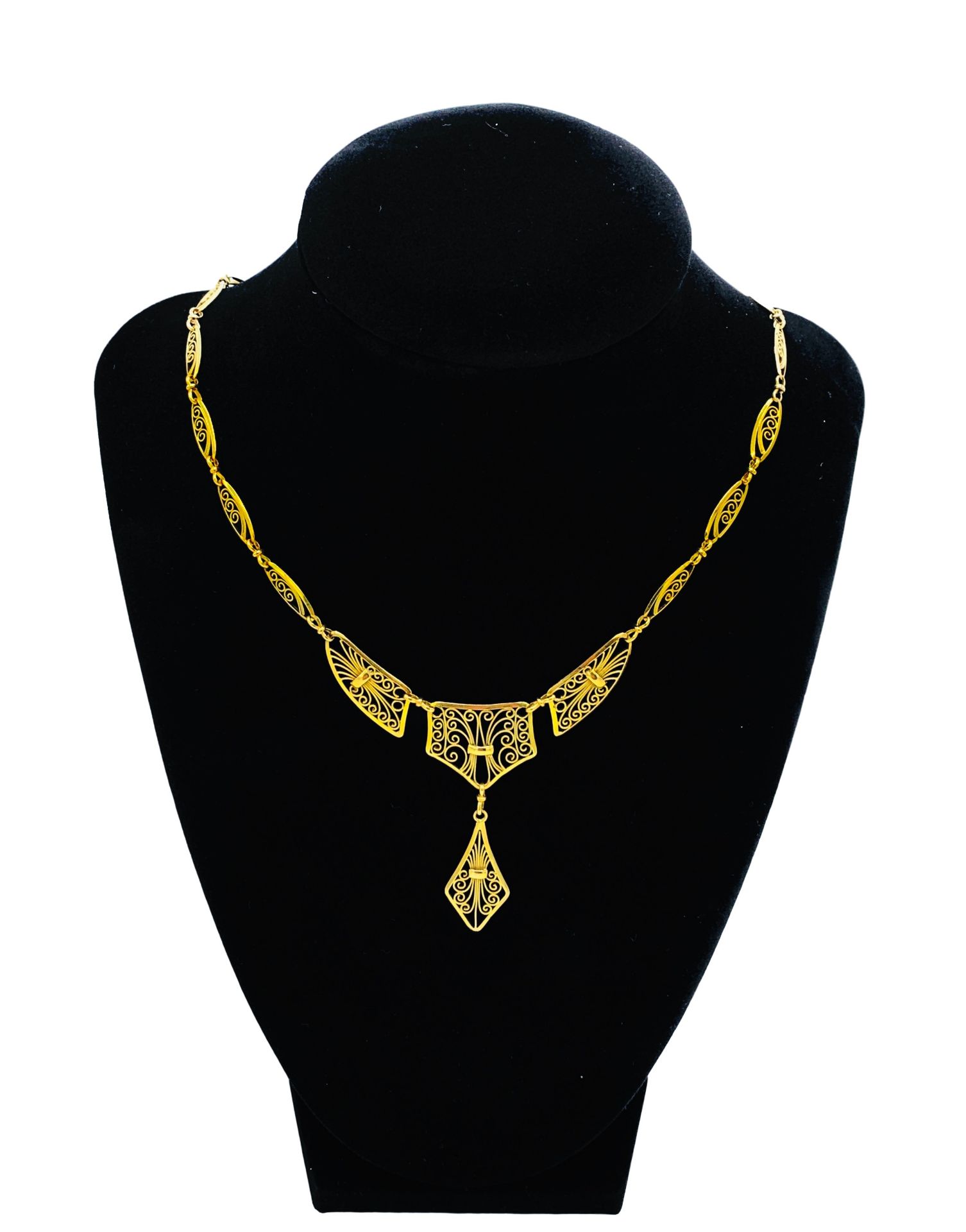 Gold filigree necklace. - Image 2 of 5