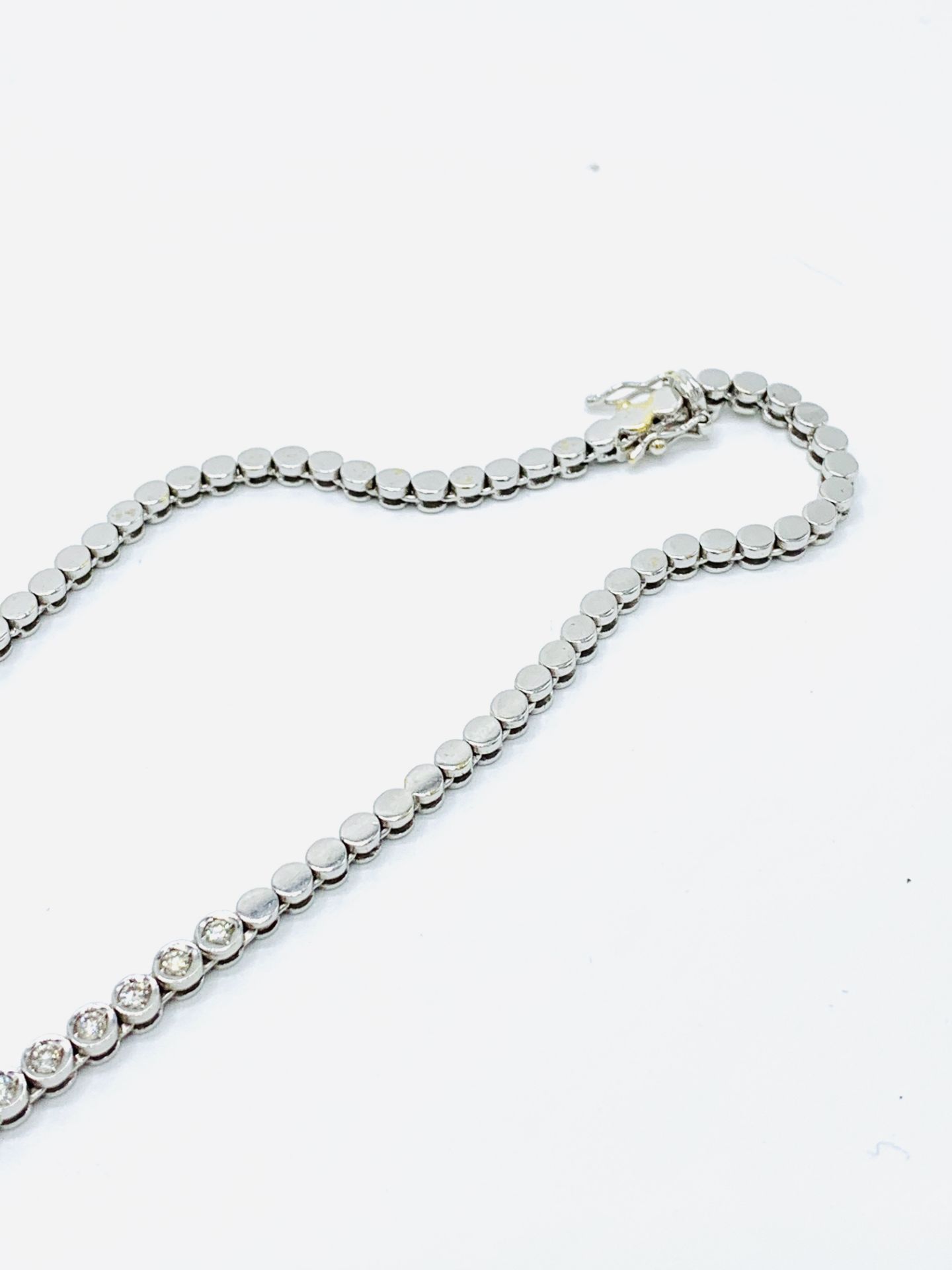 18ct white gold diamond necklace. - Image 5 of 5