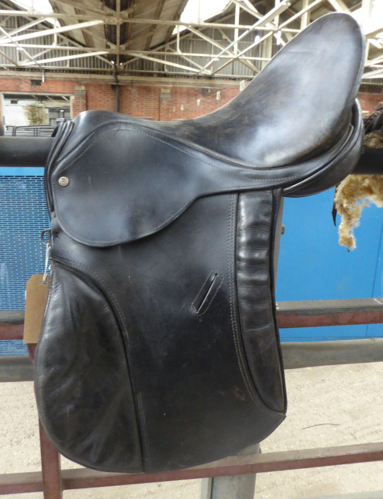 Saddle 16"" - carries VAT