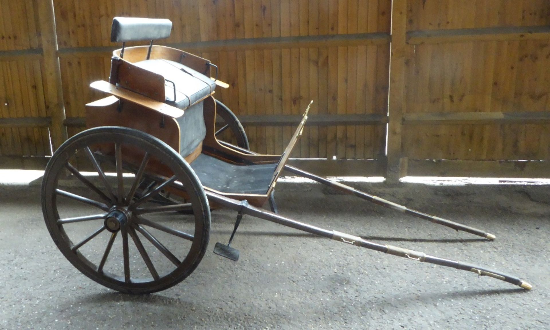 GIG built by Denis Walmsley of Laverstoke in 1987 to suit approx. 10 to 11hh pony. - Image 2 of 10