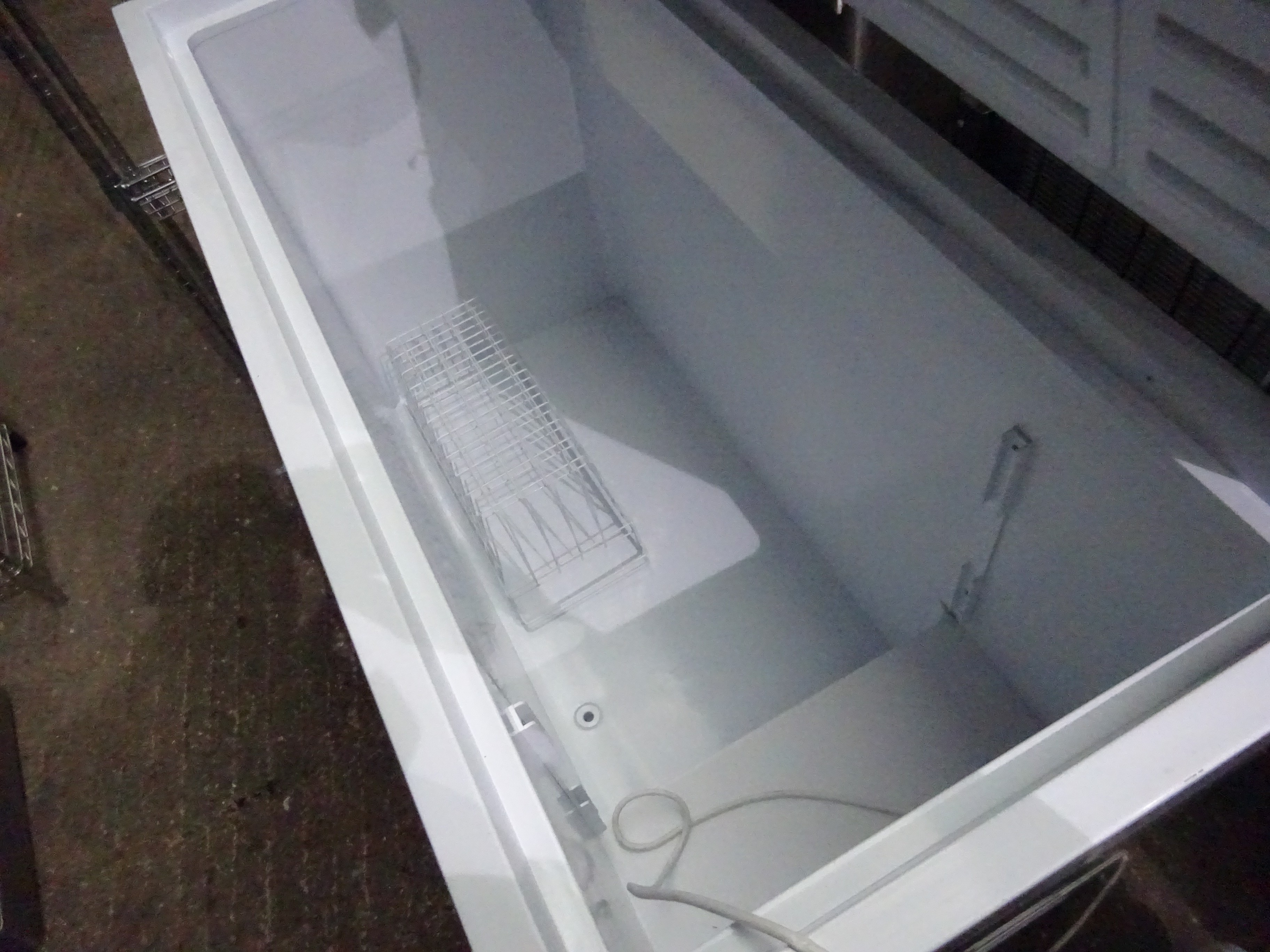 Tefcold GM400 chest freezer, 240v, 130cms. - Image 2 of 2