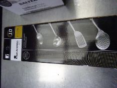 New 4pc utensil set.