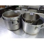 4 large cooking pots.