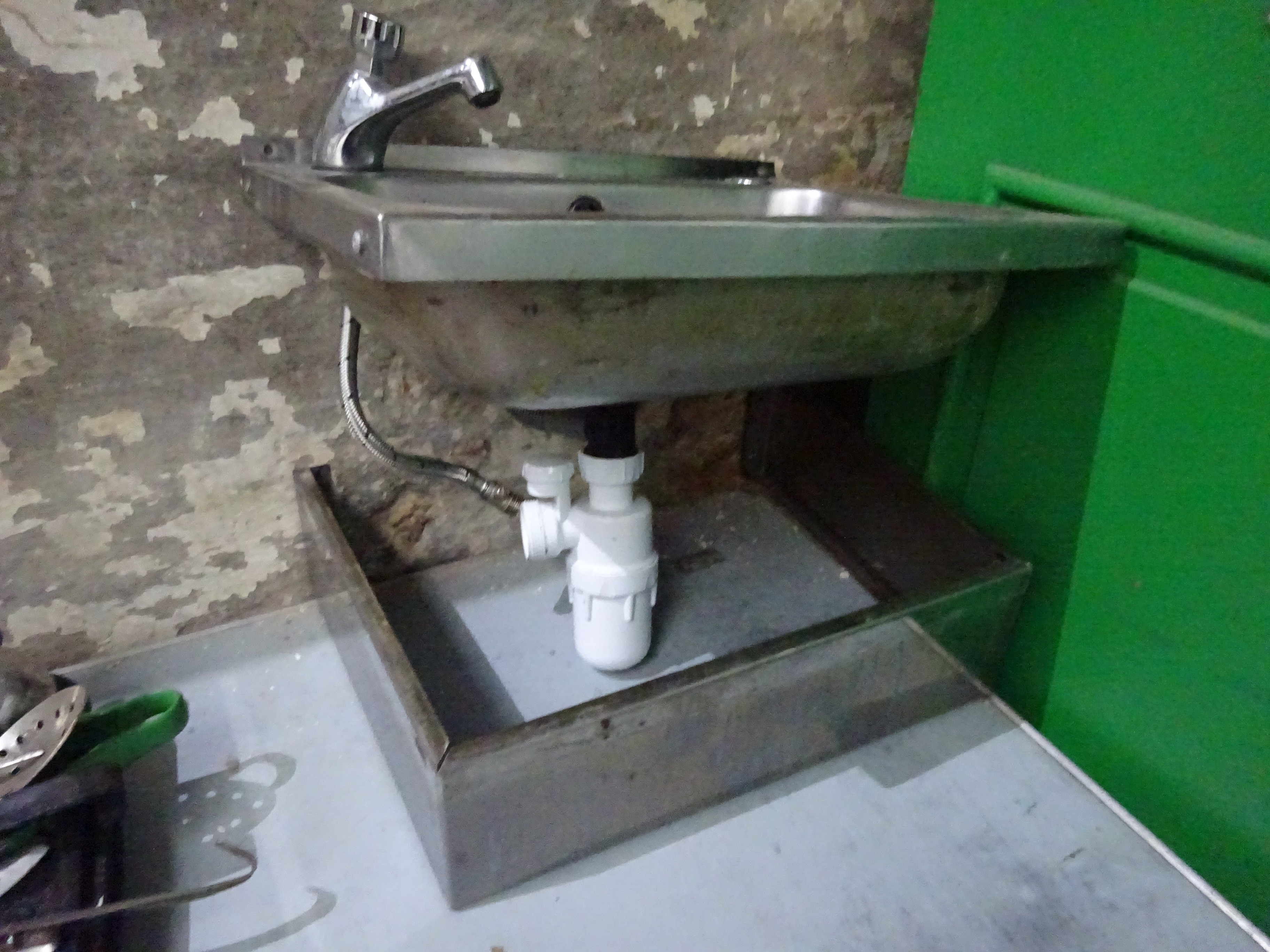 Stainless steel hot water sink. - Image 2 of 2