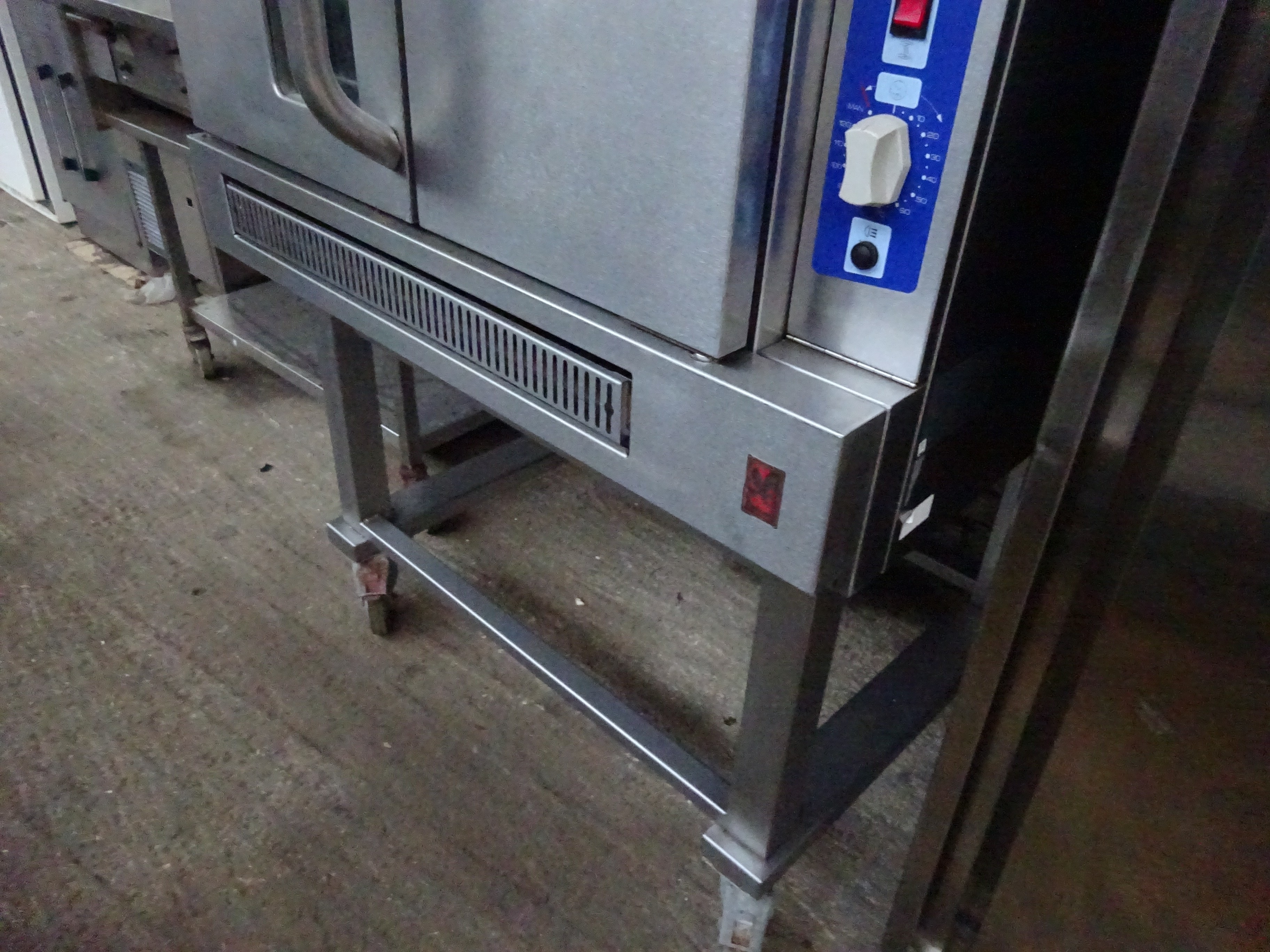 Falcon natural gas convection oven on mobile stand. - Image 2 of 5