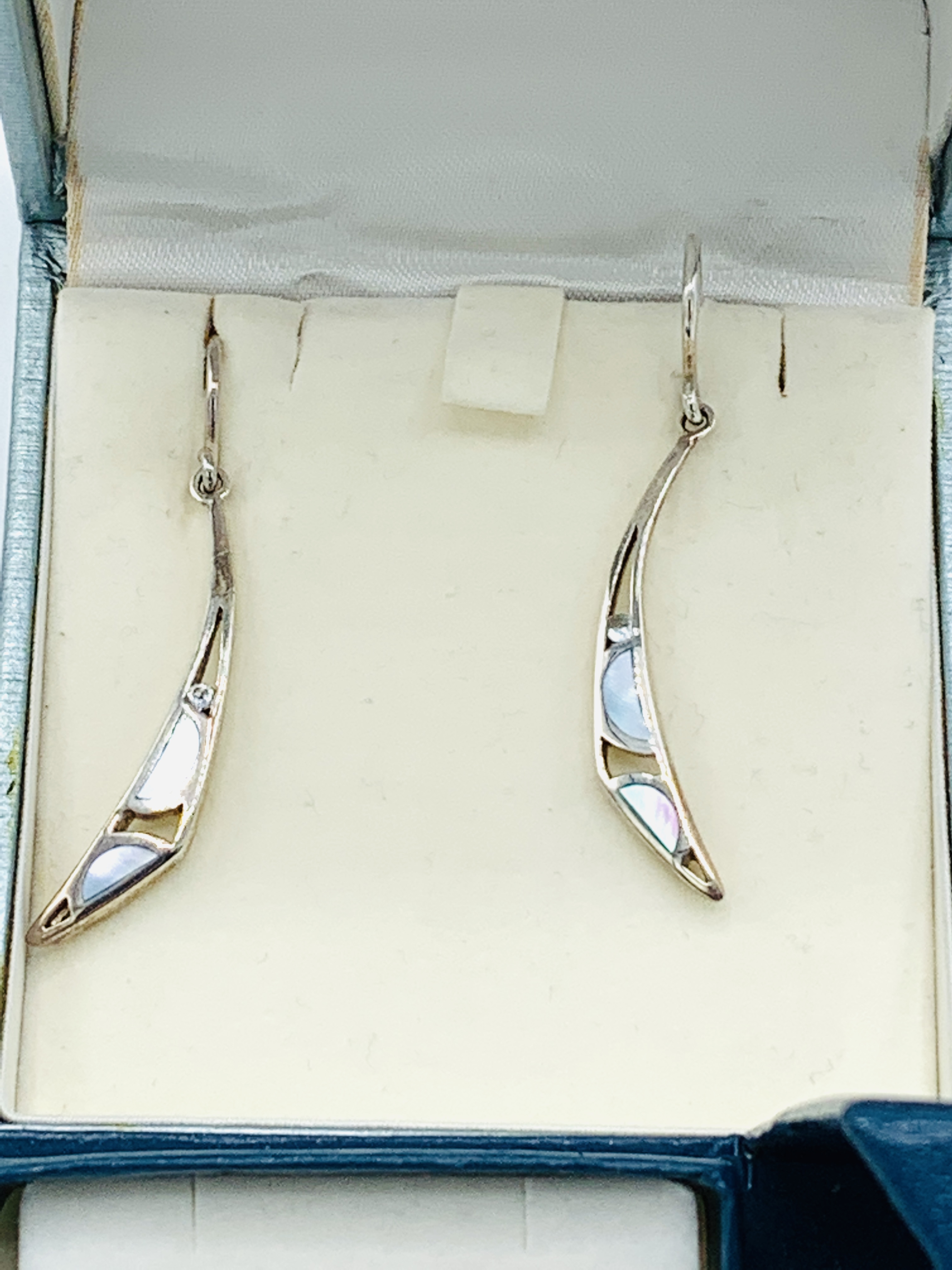 925 silver drop earrings together with two pairs of stud earrings. - Image 2 of 3