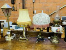 Four assorted table lamps.