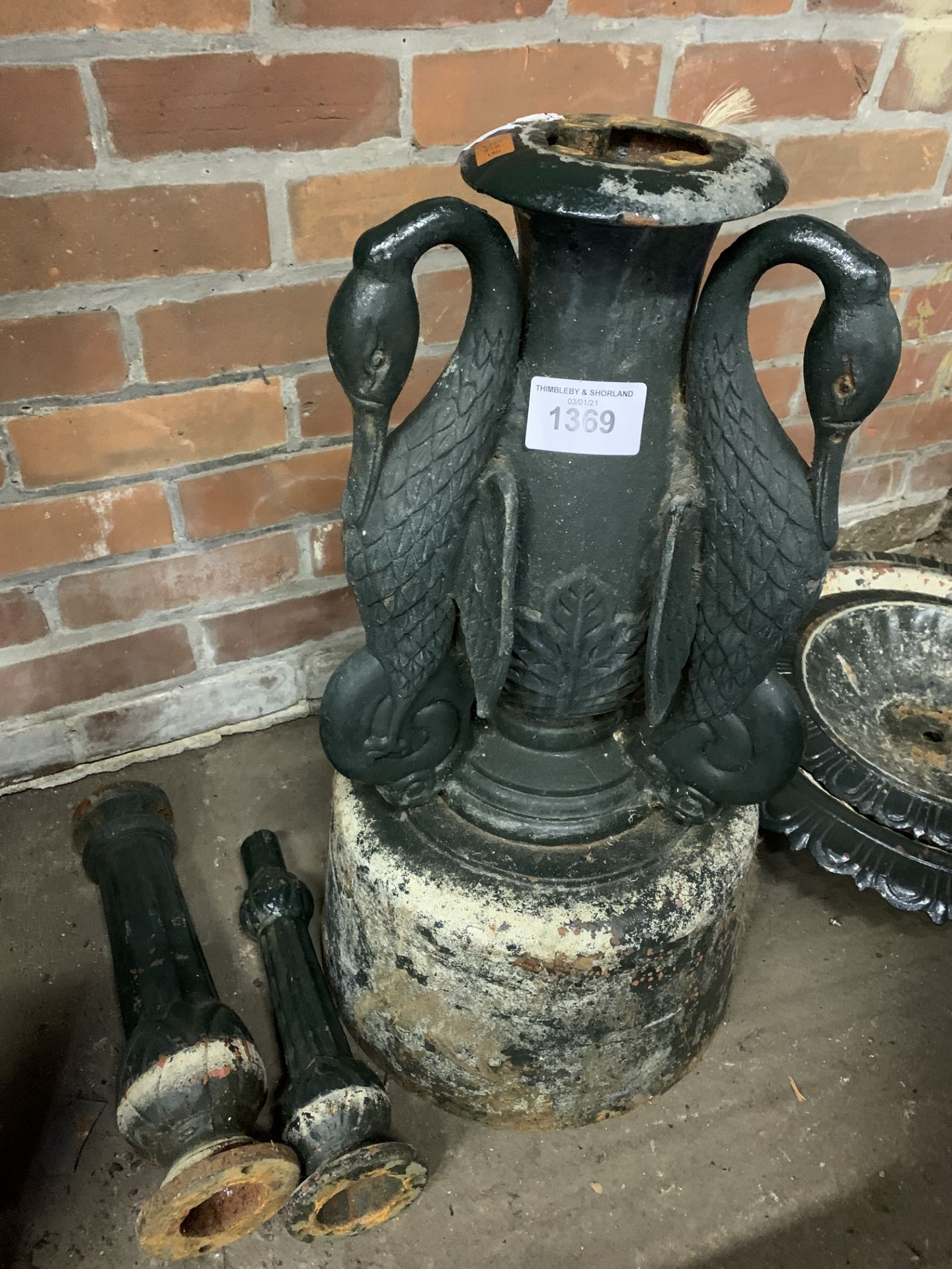 Cast iron two tier fountain. - Image 2 of 3