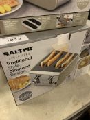 Salter four slice toaster. This item carries VAT.