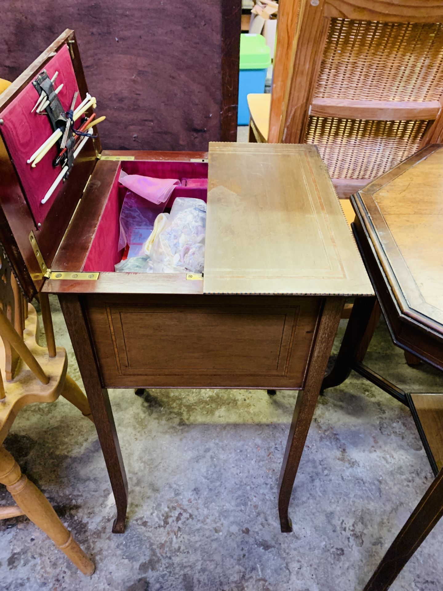 Mahogany octagonal top display table, together with a mahogany sewing box. - Image 4 of 5