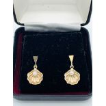 9ct gold shell-shaped pearl earrings.